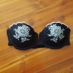 Embroidered scalloped plunge mesh bra 34A
